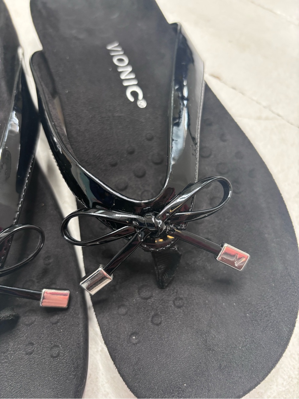 Vionic Black Bella Toe Post Flip Flop Sandals Bow Detail Size 10 Worn Once! - Picture 4 of 12